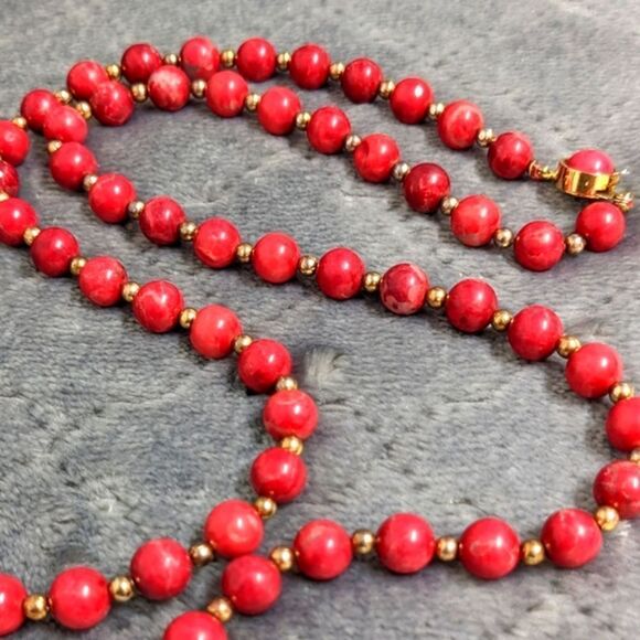 Vintage Red Howelite Bead w/ small Brass Bead Accents Necklace 28" Long - Picture 6 of 10